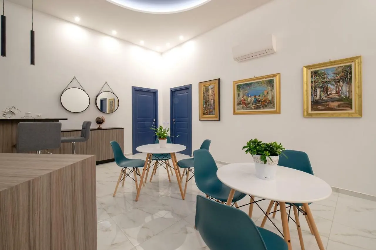 Bed and Breakfast Main - Municipio Napoli 0*,  Italia